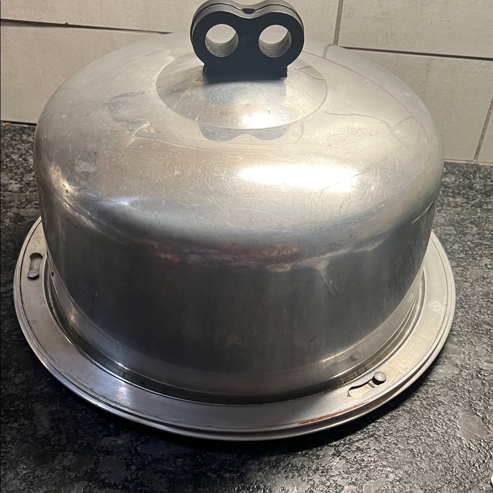 Regal Ware 11x7 Vintage  Aluminum Cake Cover with Handle. Locks